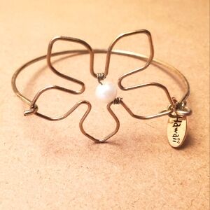 Metal Plumeria Flower Bracelet, Gold Tone